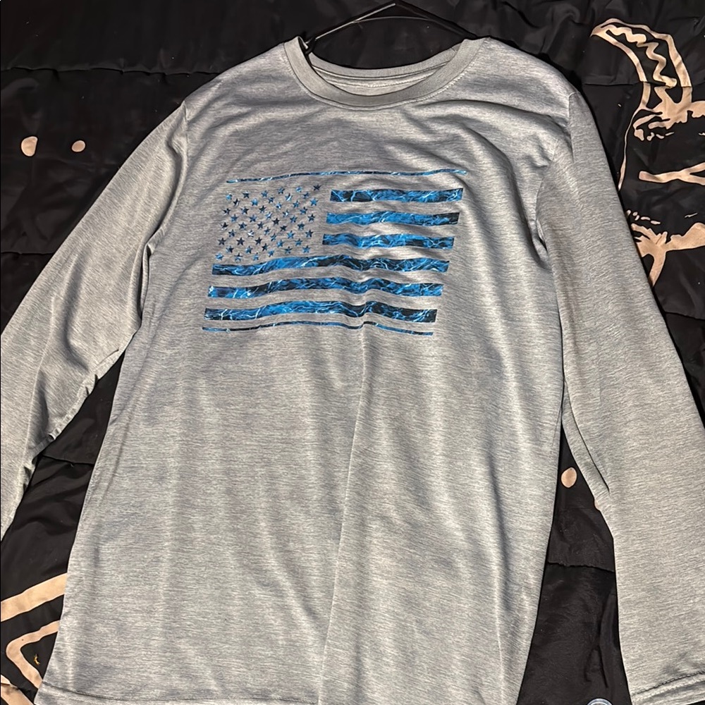 Bass Pro Shops Gray and Black Long Sleeve Shirt